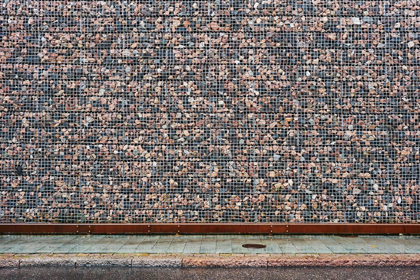 Granite mesh wall